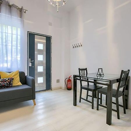 Cozy Getaway In Madrid Apartment Exterior photo